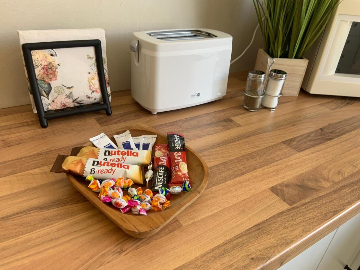 Amira Apartman Révkomárom Kültér fotó