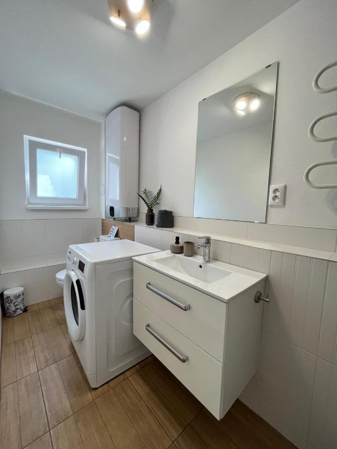 Amira Apartman Révkomárom Kültér fotó